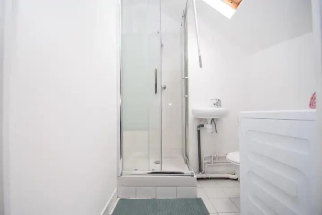 Disponible - Appartement Entier - 10Mn Rer B Aeroport Cdg - Paris Gare Du Nord, T11 Express, Le Bourget, Tout Equipe, Netflix Gratuit, 3 Personnes, 4Eme Etage, Escaliers, Parc Des Expositions, Parking Rue Gratuit Apres 19H Drancy Exterior foto